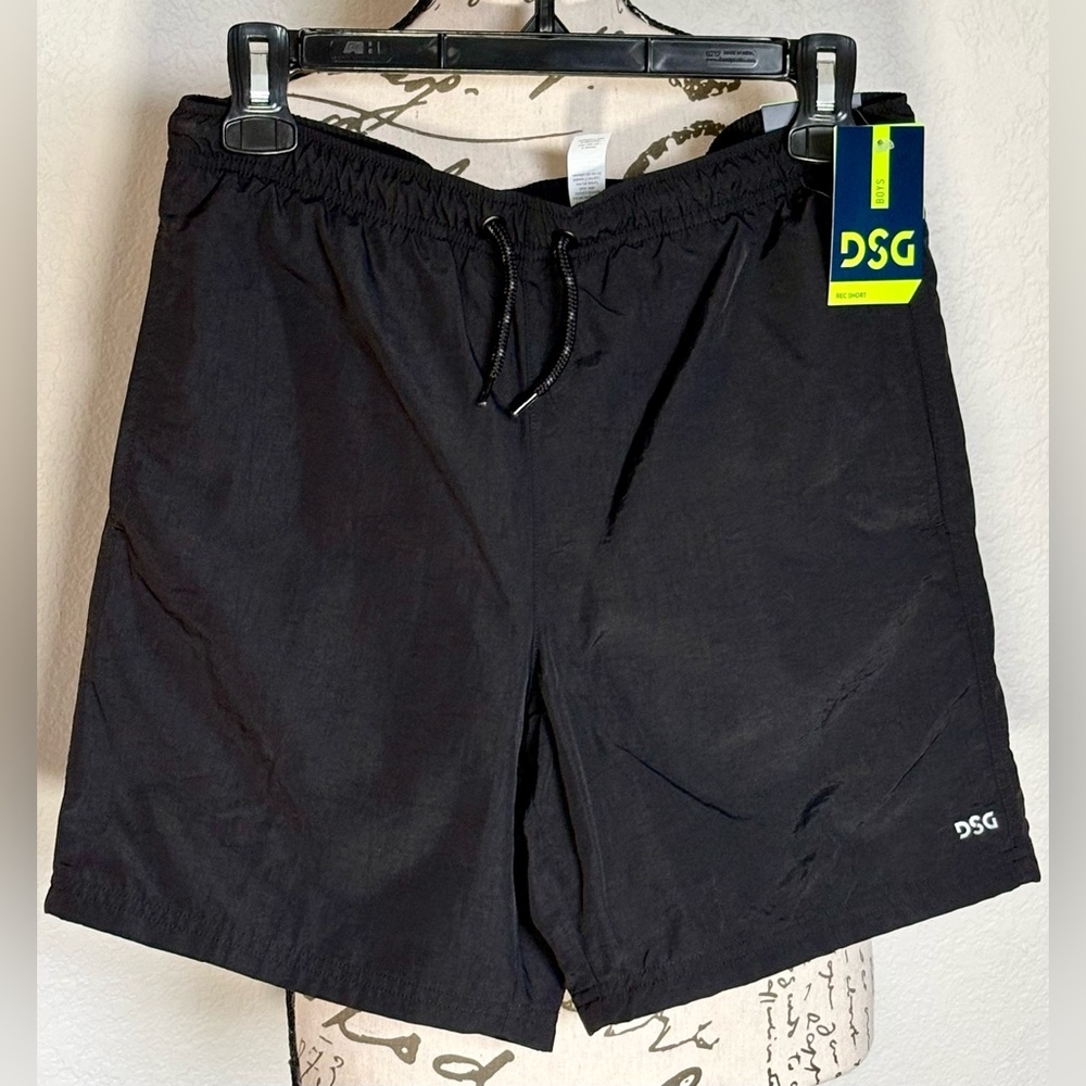 DSG Boy's Black Athletic Fit Rec Shorts XL Size 18 Pockets Breathable Mesh NWT - Picture 1 of 4
